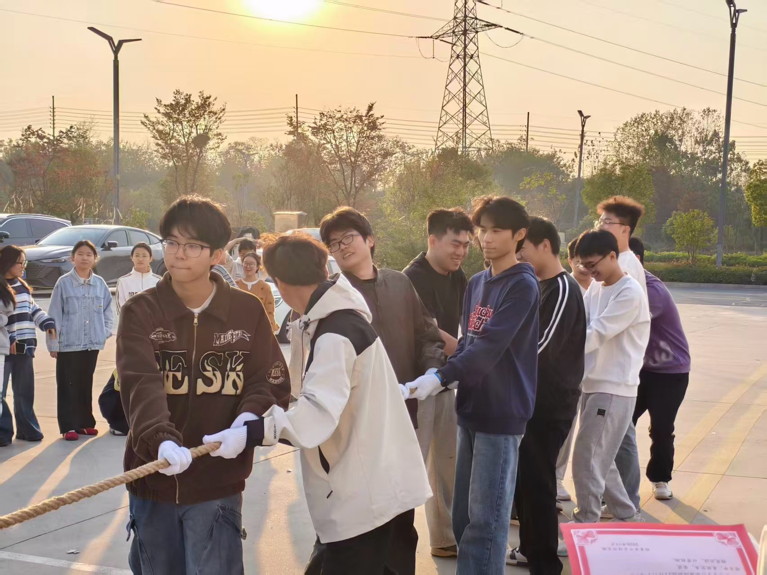 1762479924216898.png 640 (1).png