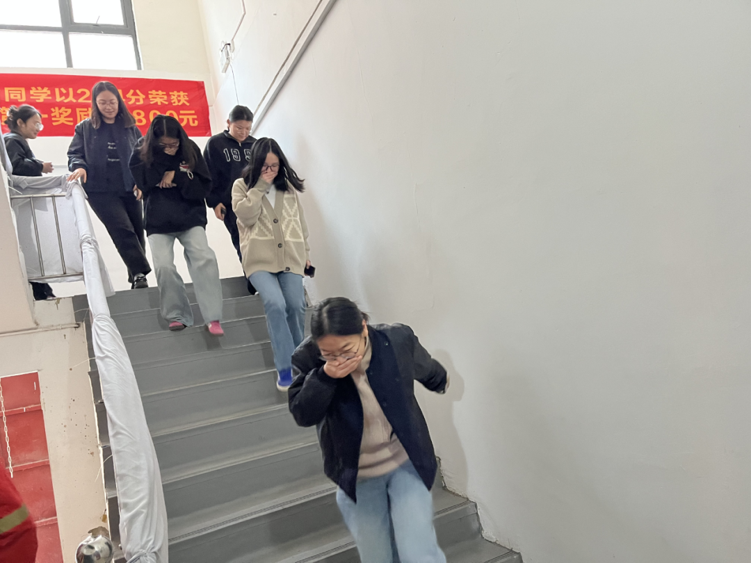 1763279165274613.png 640 (11).png